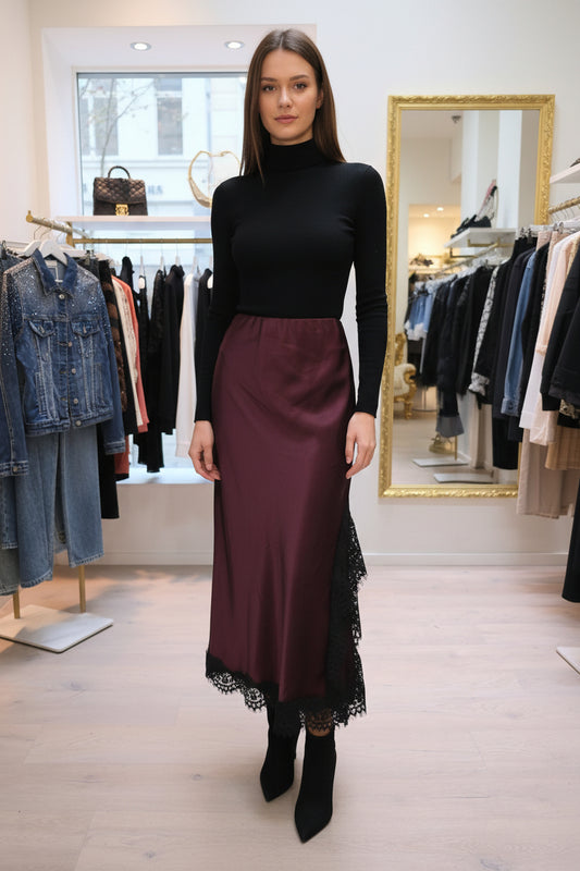 Langer Rock im Satinlook mit Spitze