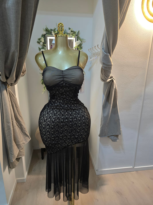 Spitzenkleid mit Taillendetail