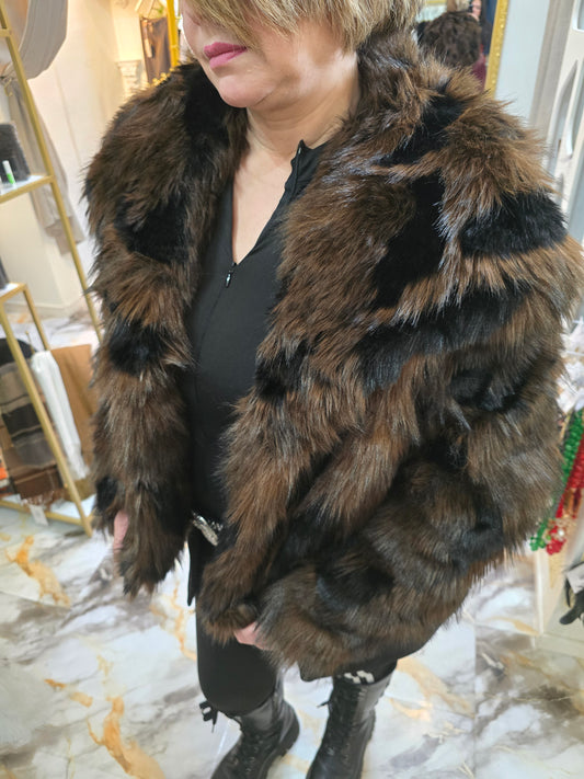 Felljacke mit Flecken