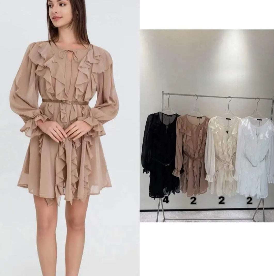 Kurzes Kleid mit Rüschen