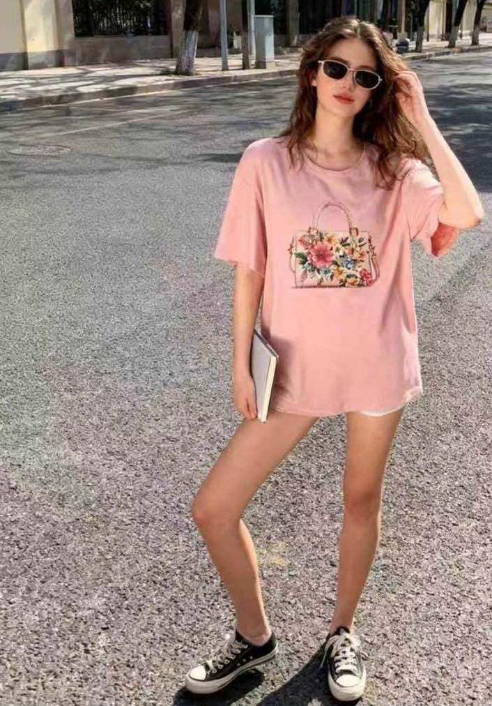 T Shirt mit Handtasche