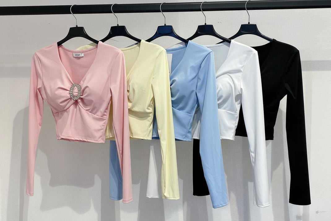 Crop Top mit Brosche