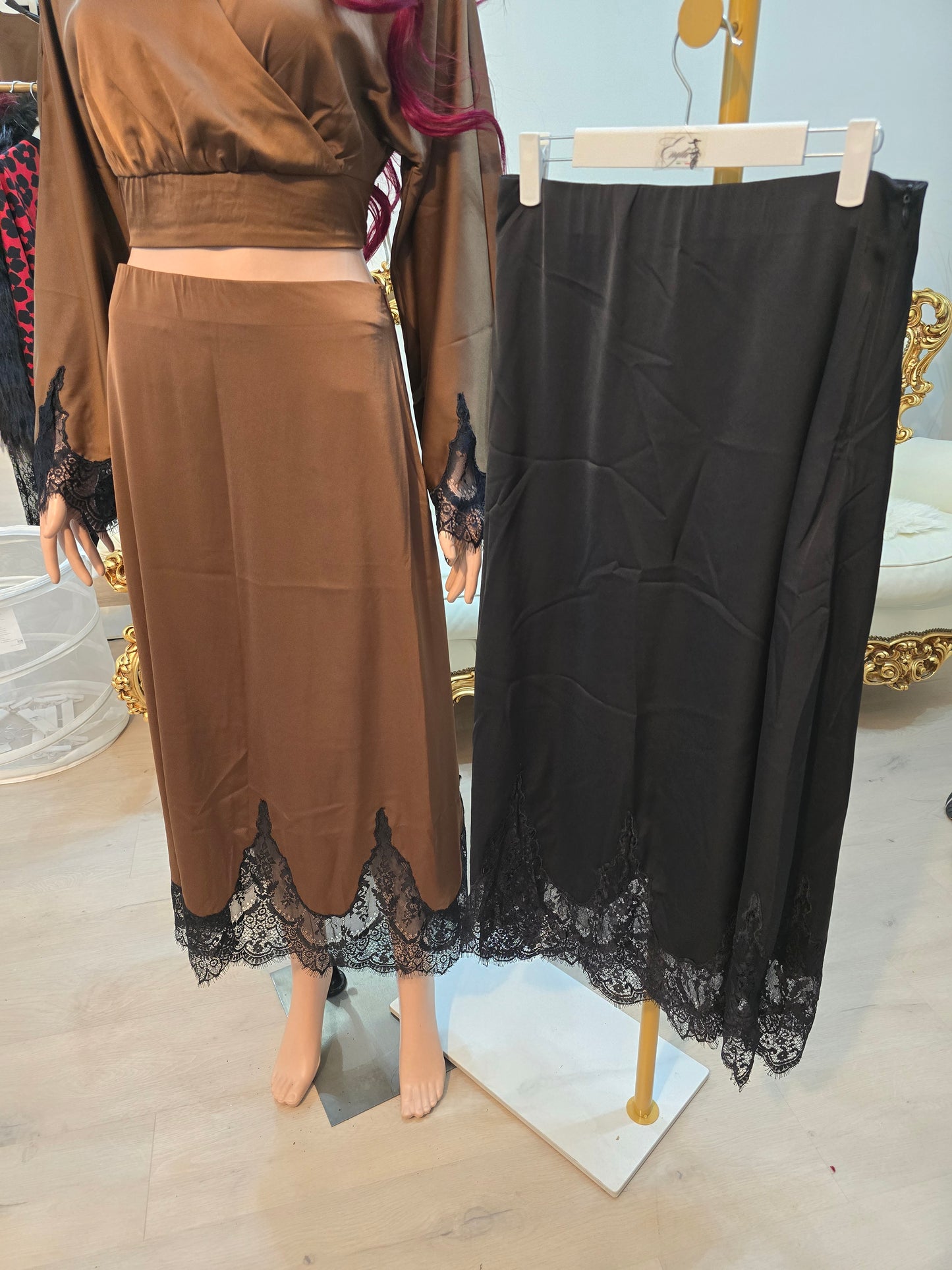 Satin Rock mit Spitze