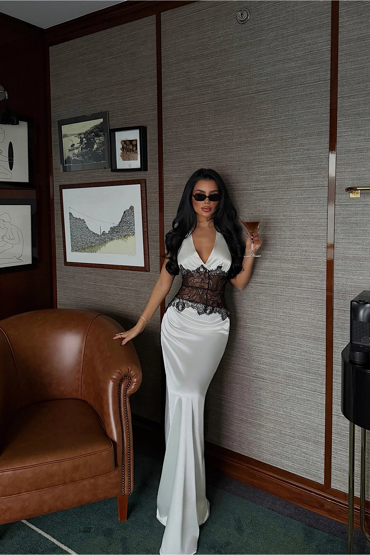 Kleid mit Spitzen Taille