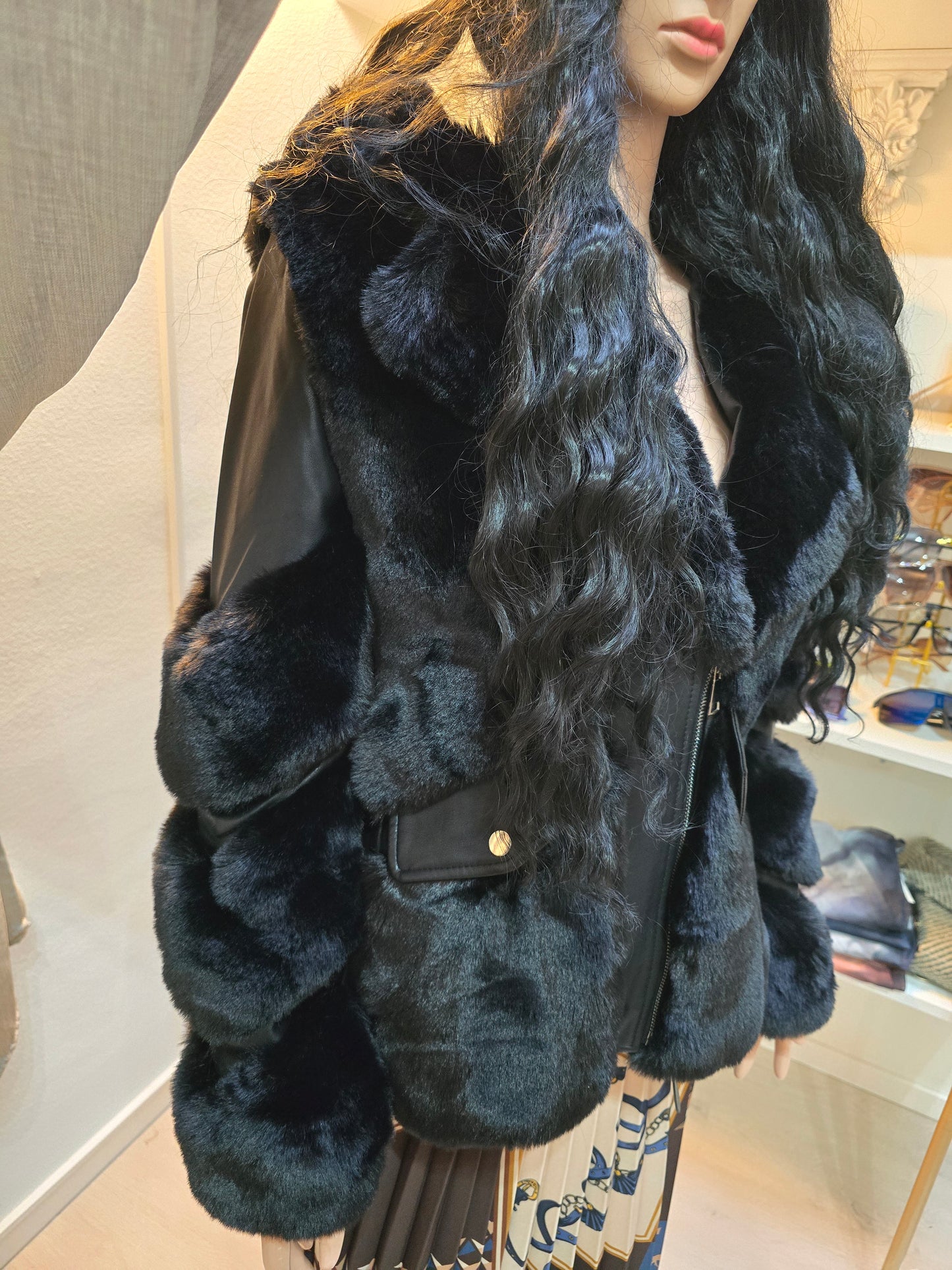 Jacke mit Fell und Kapuze