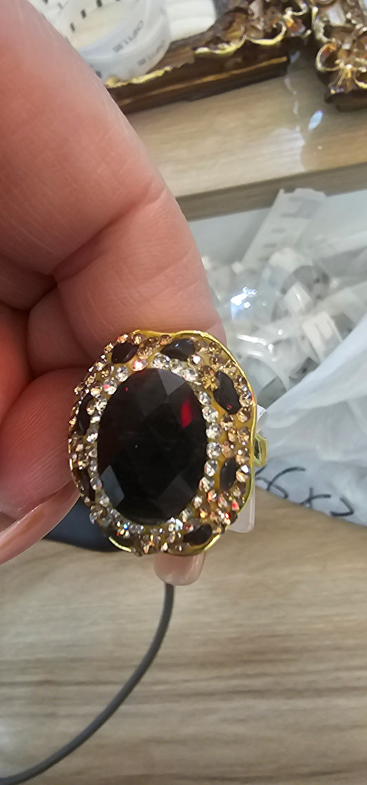 Ringe mit Steinen und Strasssteinen