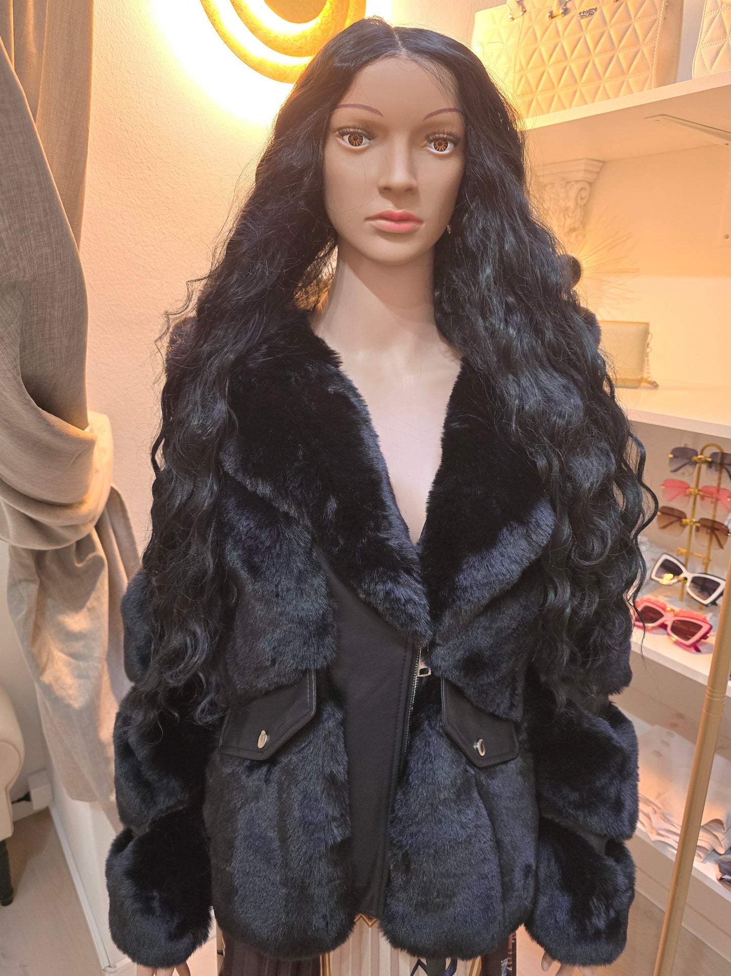 Jacke mit Fell und Kapuze