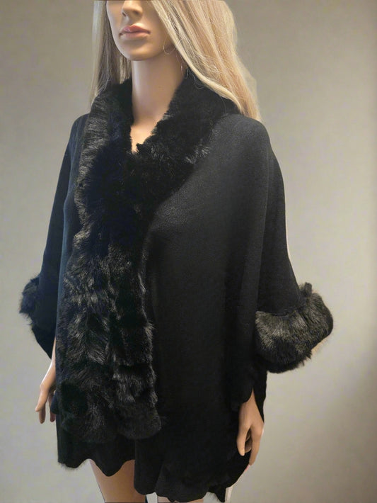 Poncho mit Fell