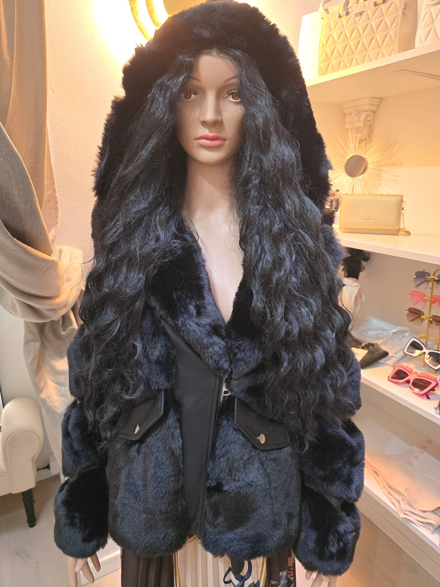 Jacke mit Fell und Kapuze