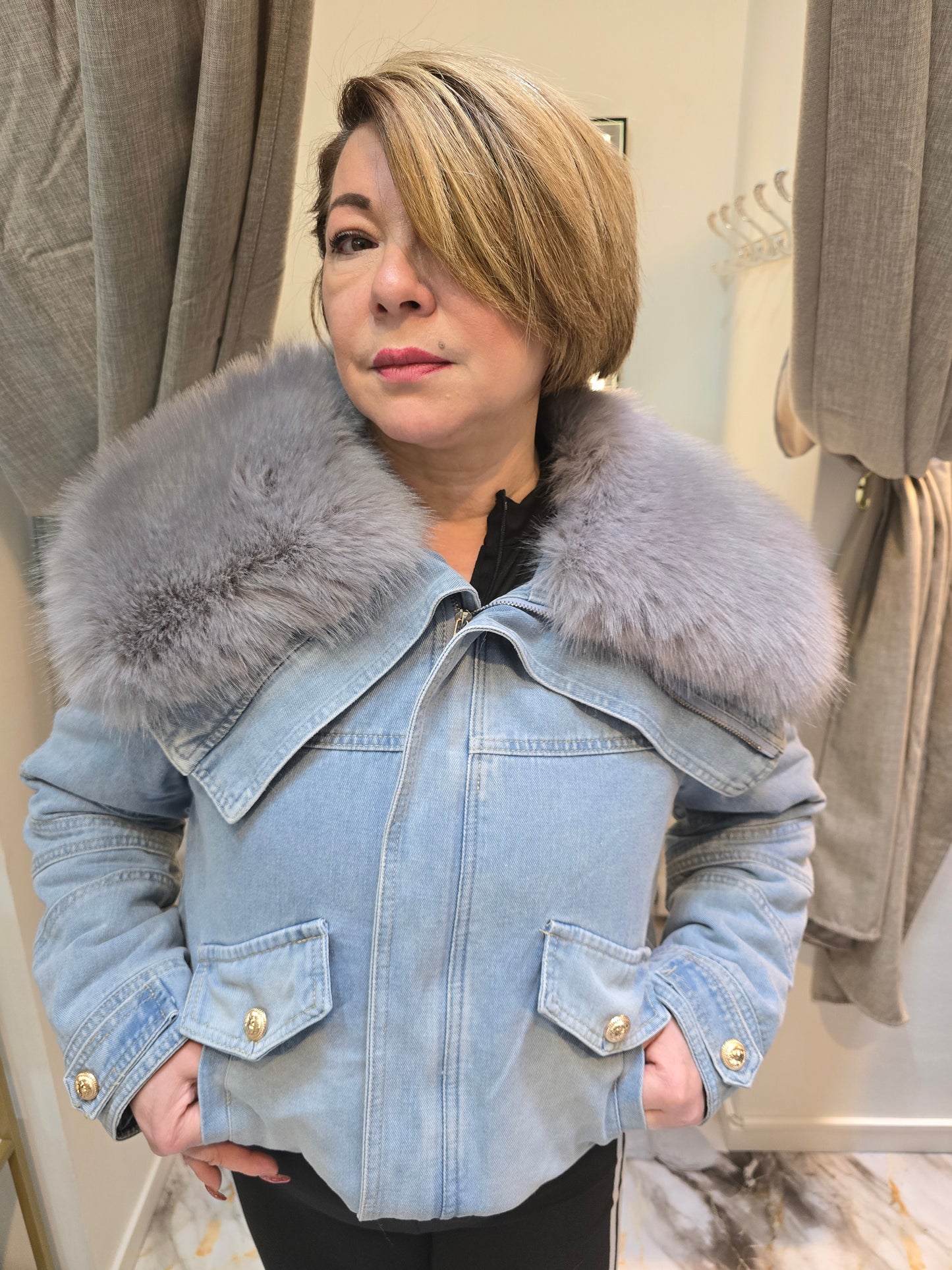 Jeansjacke mit Fell